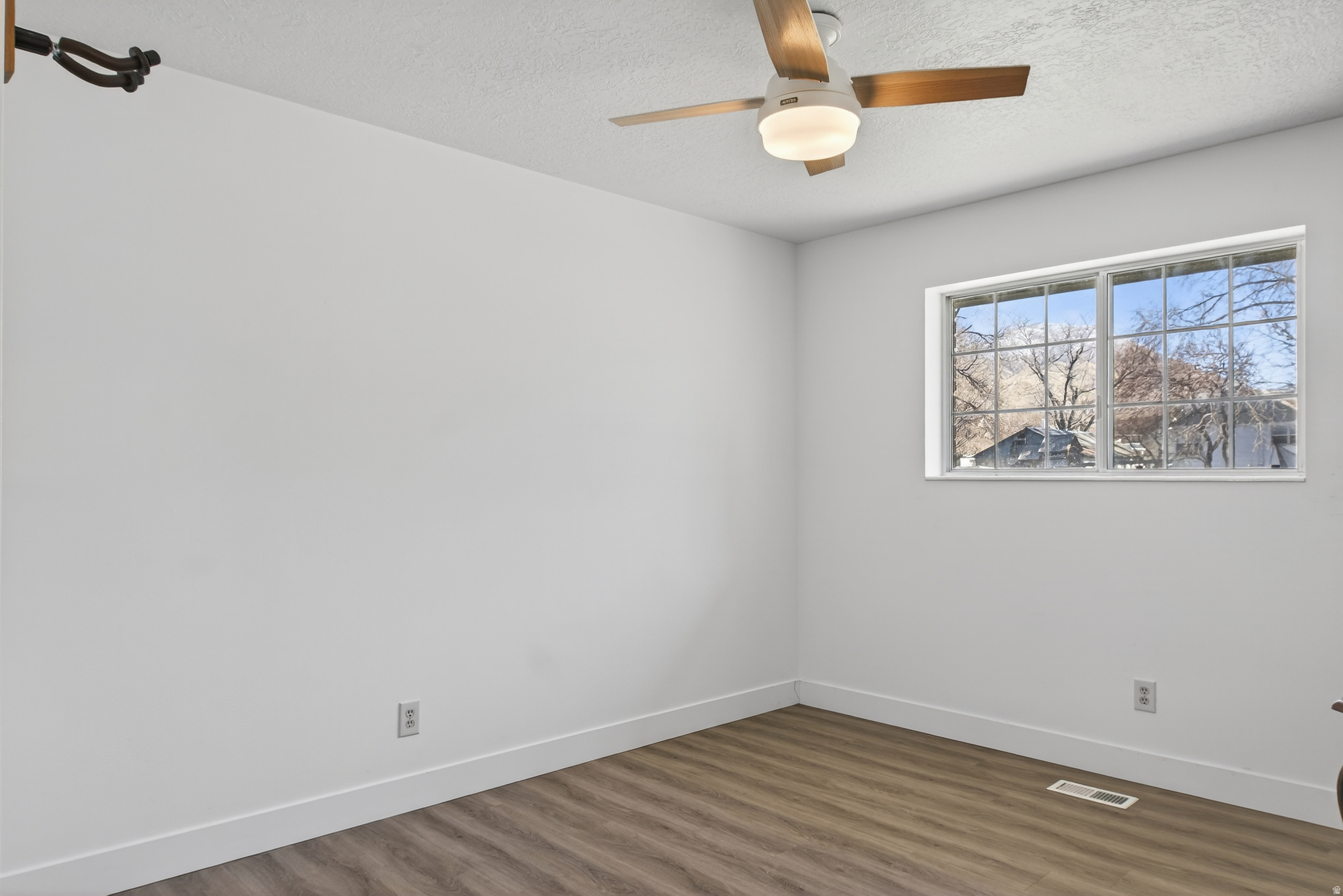 SUMSION VALLEY-VIEW - Residential