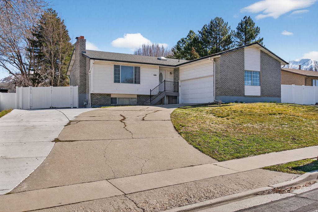 Photo of 1403 S 625 E, Springville, UT 84663 (MLS # 2141131)