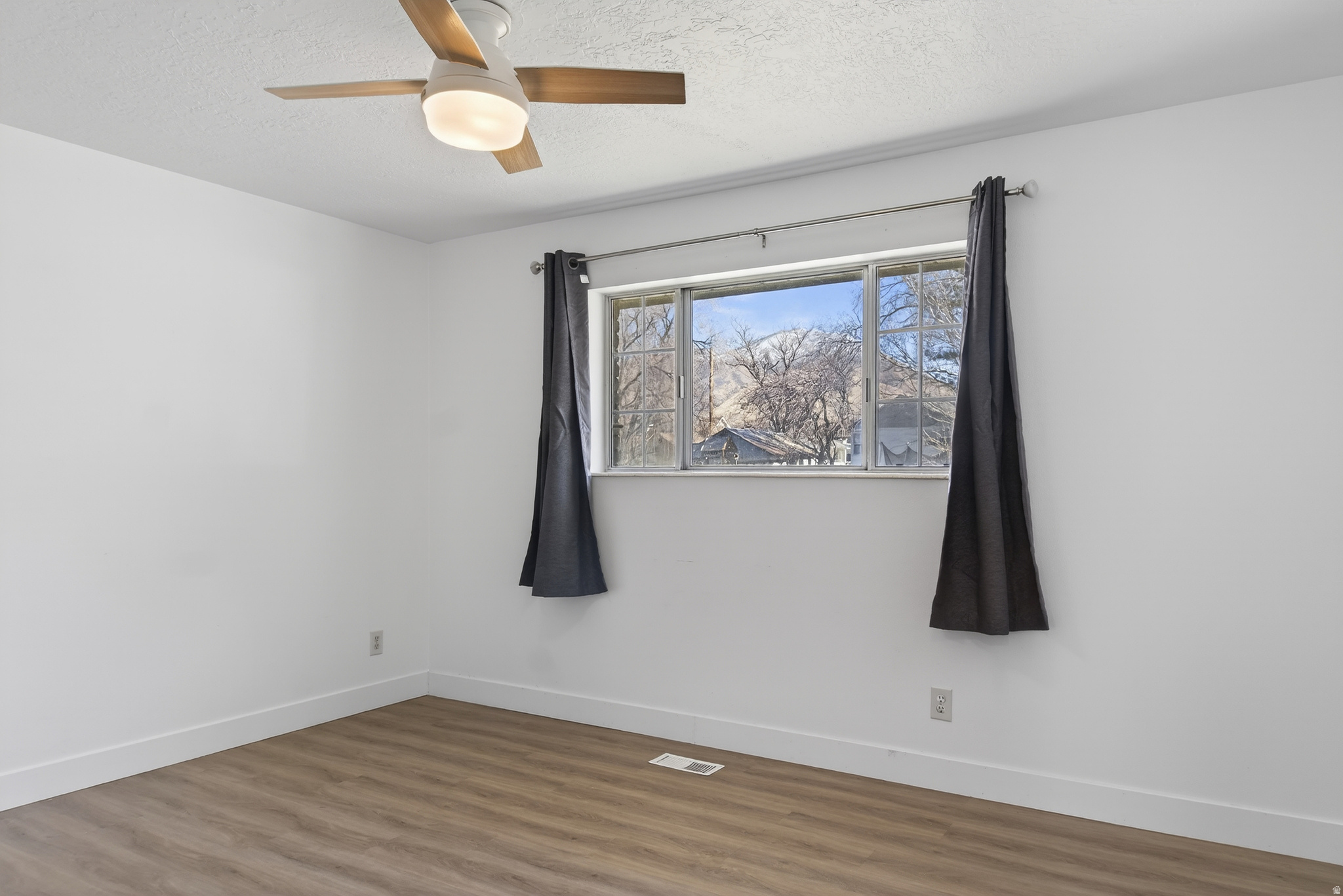 SUMSION VALLEY-VIEW - Residential