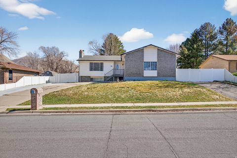 Photo of 1403 S 625 E, Springville, UT 84663 (MLS # 2141131)