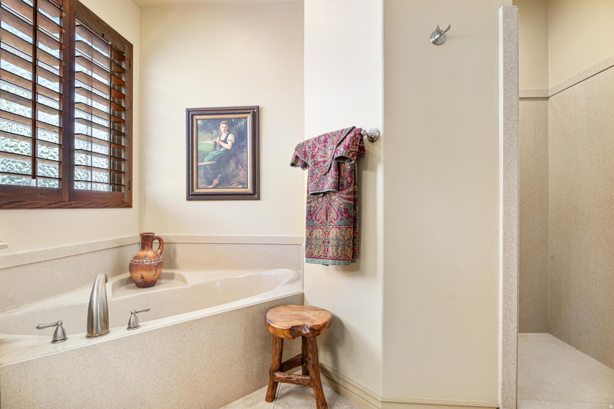 PRIMROSE POINTE 1 - Residential