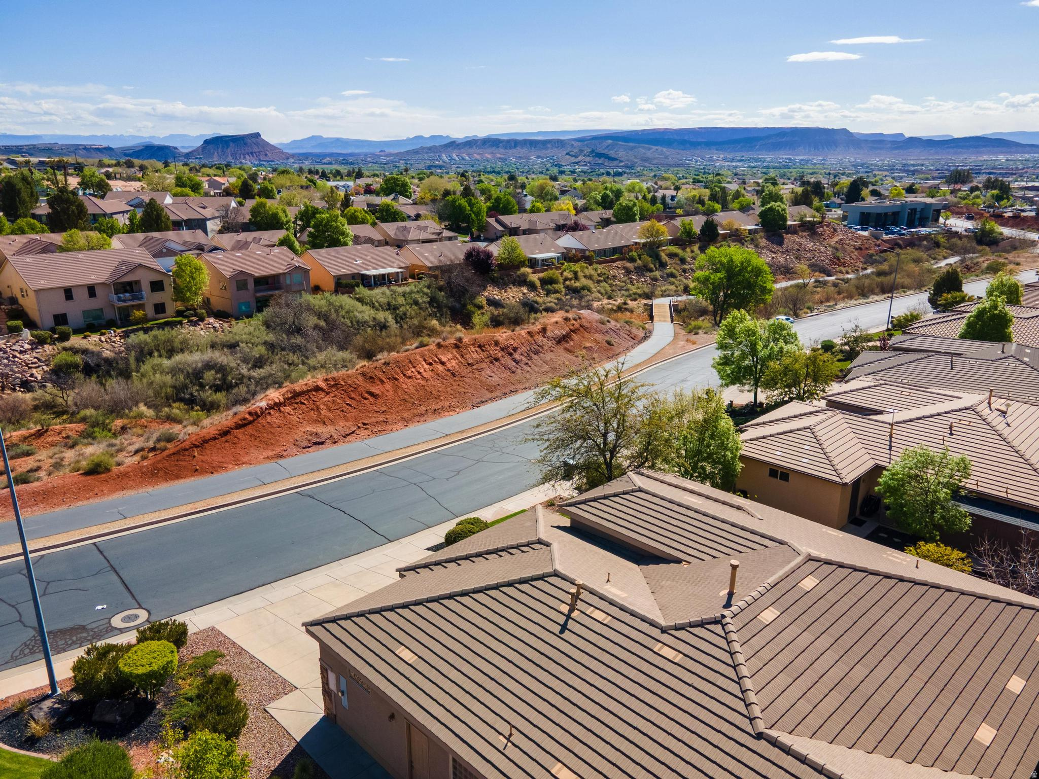 PRIMROSE POINTE 1 - Residential