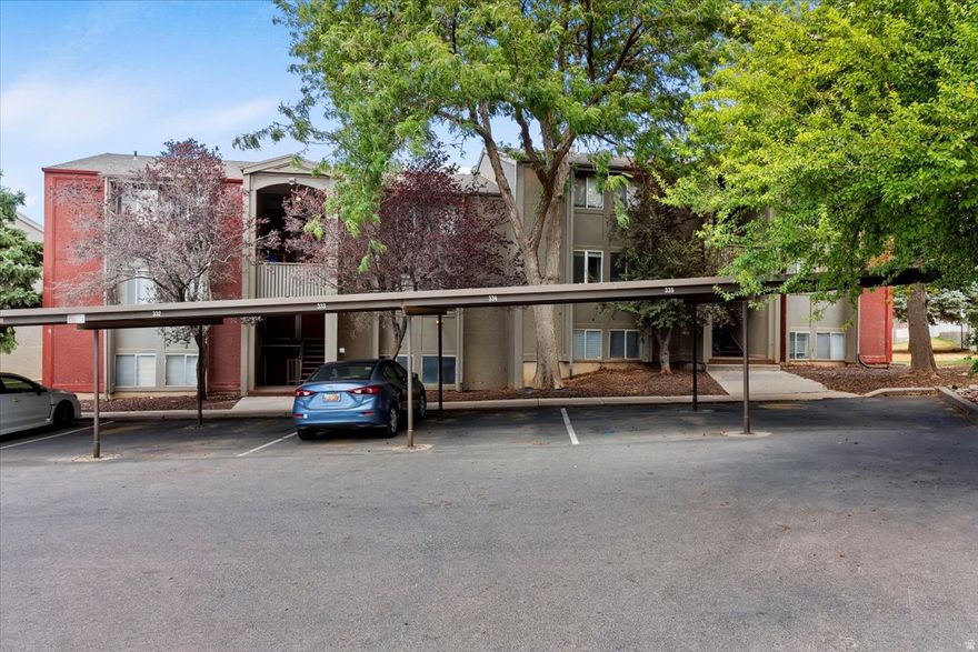 Excellent investment opportunity. Buy cheaper than you can rent. Across the street from the park, 5 minutes from downtown, SLC and 10 minutes to the University of Utah. Quick and easy access to I-15, Beck Street, and 2600 S. Local gyms and shopping within walking distance. Complex has a remodeled gym and there is a pool and clubhouse. Unit has a new fridge, tile floor and tile tub surround. Carpet was also recently replaced. Bathroom provides shared access to sink with privacy door for tub and toilet.