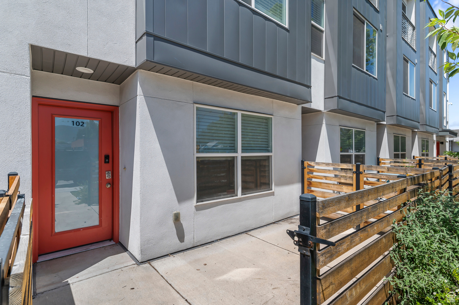 MODA ON MAIN - Residential