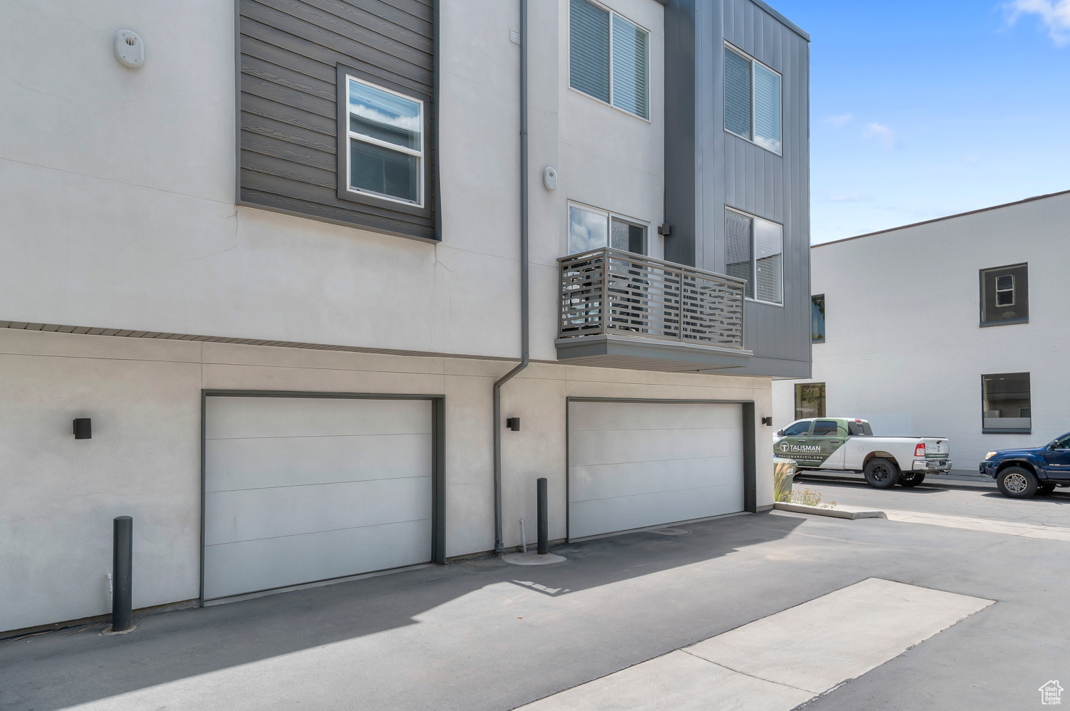 MODA ON MAIN - Residential