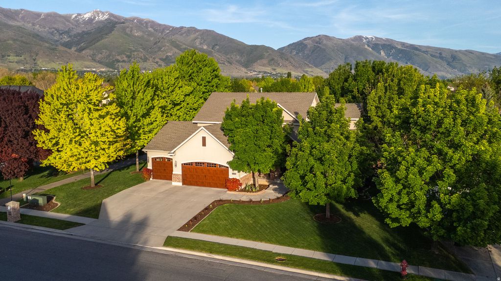 Photo of 1001 MILL SHADOW DR, Kaysville, UT 84037 (MLS # 2160326)