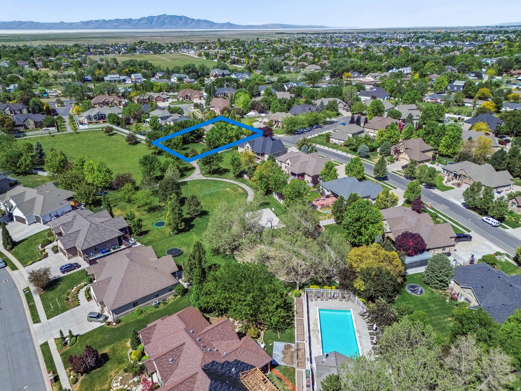 QUAIL HOLLOW - Residential