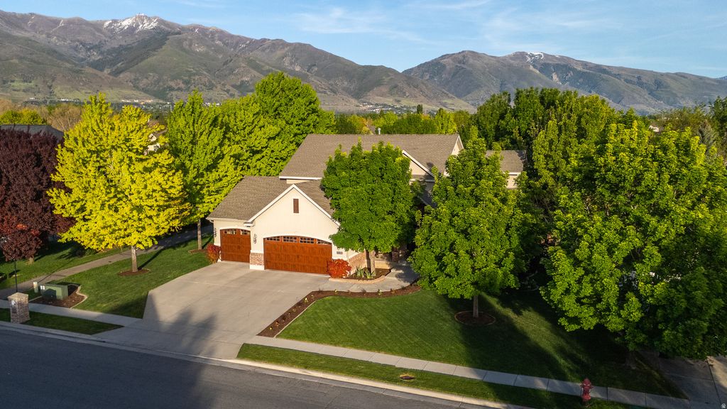 Photo of 1001 MILL SHADOW DR, Kaysville, UT 84037 (MLS # 2160326)