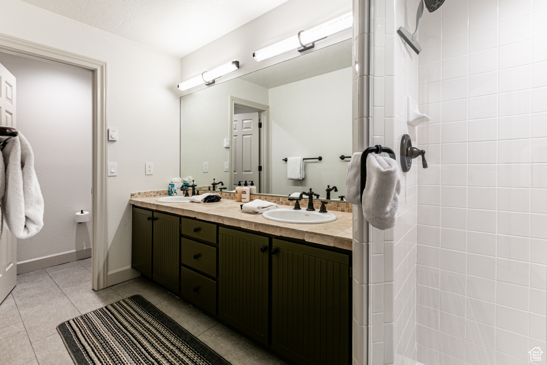 FAIRWAY VILLAGE - Residential Lease