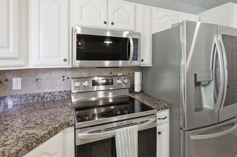 Tiny photo for 522 S COUNTRY CREEK DR, Layton, UT 84041 (MLS # 2166873)