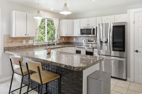 Tiny photo for 522 S COUNTRY CREEK DR, Layton, UT 84041 (MLS # 2166873)
