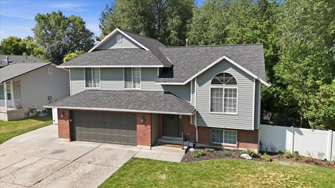 Tiny photo for 522 S COUNTRY CREEK DR, Layton, UT 84041 (MLS # 2166873)