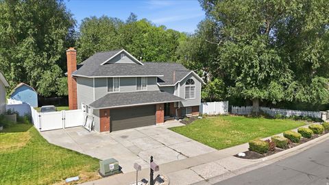 Tiny photo for 522 S COUNTRY CREEK DR, Layton, UT 84041 (MLS # 2166873)