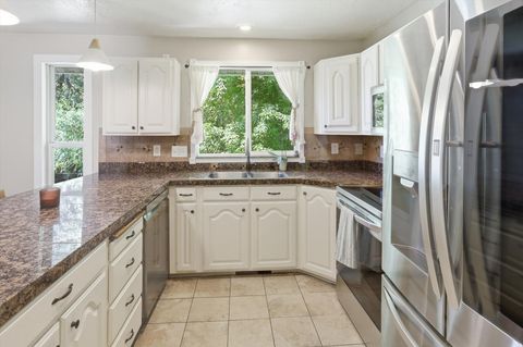 Tiny photo for 522 S COUNTRY CREEK DR, Layton, UT 84041 (MLS # 2166873)