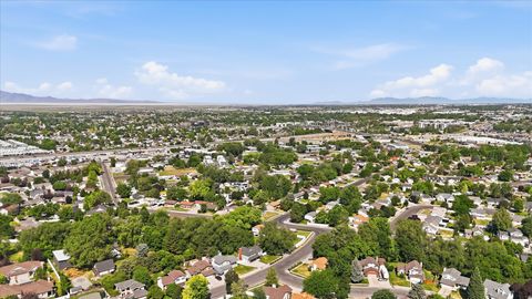 Tiny photo for 522 S COUNTRY CREEK DR, Layton, UT 84041 (MLS # 2166873)