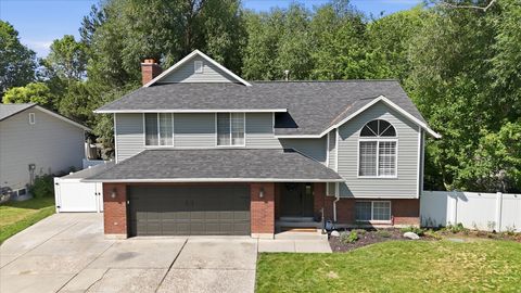 Tiny photo for 522 S COUNTRY CREEK DR, Layton, UT 84041 (MLS # 2166873)