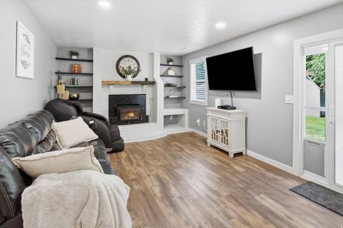 Tiny photo for 522 S COUNTRY CREEK DR, Layton, UT 84041 (MLS # 2166873)