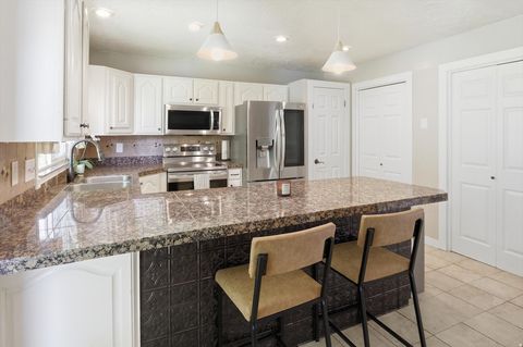 Tiny photo for 522 S COUNTRY CREEK DR, Layton, UT 84041 (MLS # 2166873)