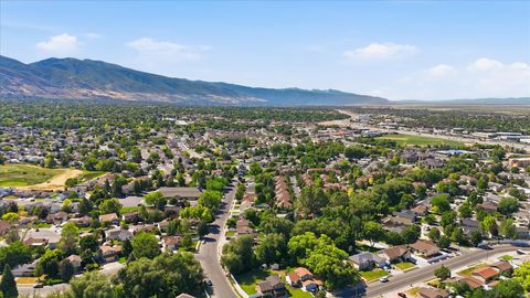 Tiny photo for 522 S COUNTRY CREEK DR, Layton, UT 84041 (MLS # 2166873)