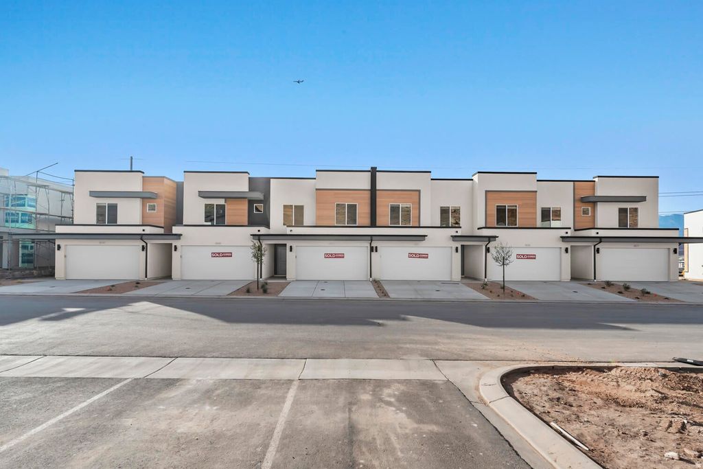 Photo of 1704 S FORBIDDING WAY #2285, Washington, UT 84780 (MLS # 2120736)