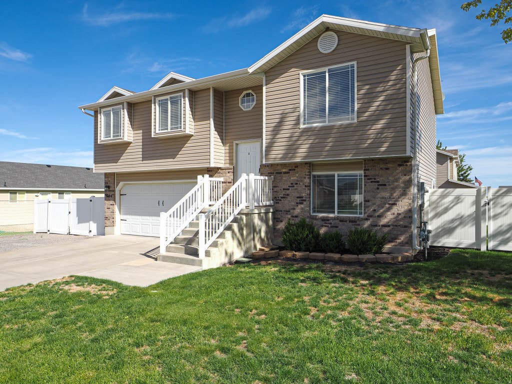 Photo of 994 W 880 S, Tooele, UT 84074 (MLS # 2180878)