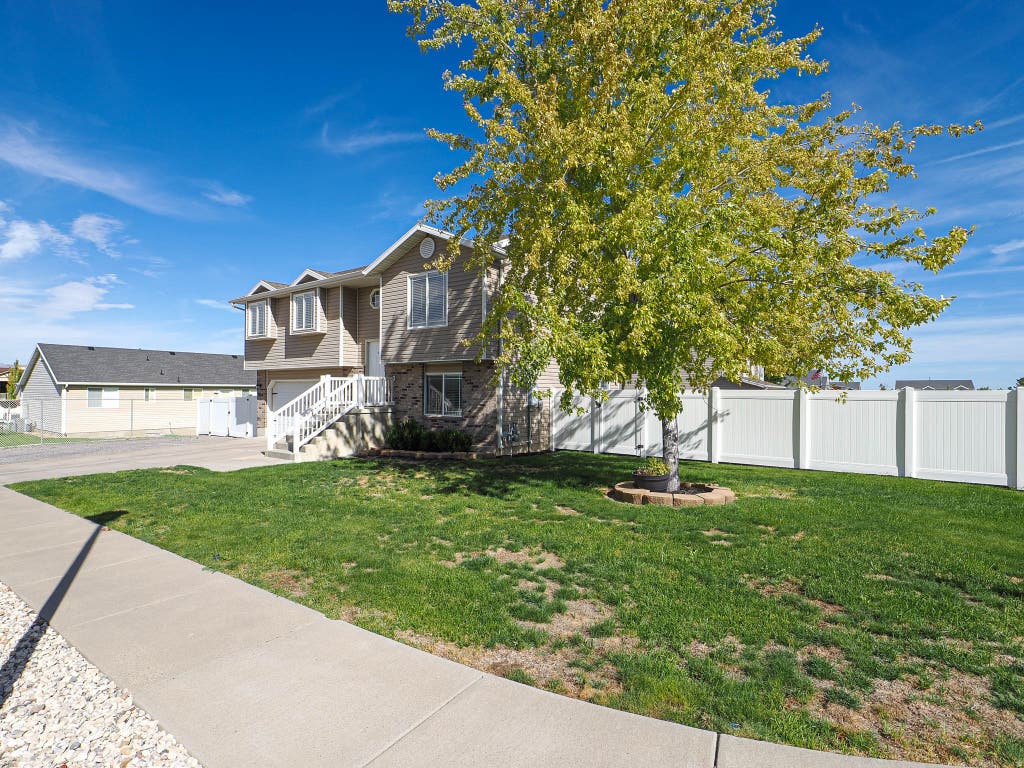Photo of 994 W 880 S, Tooele, UT 84074 (MLS # 2180878)