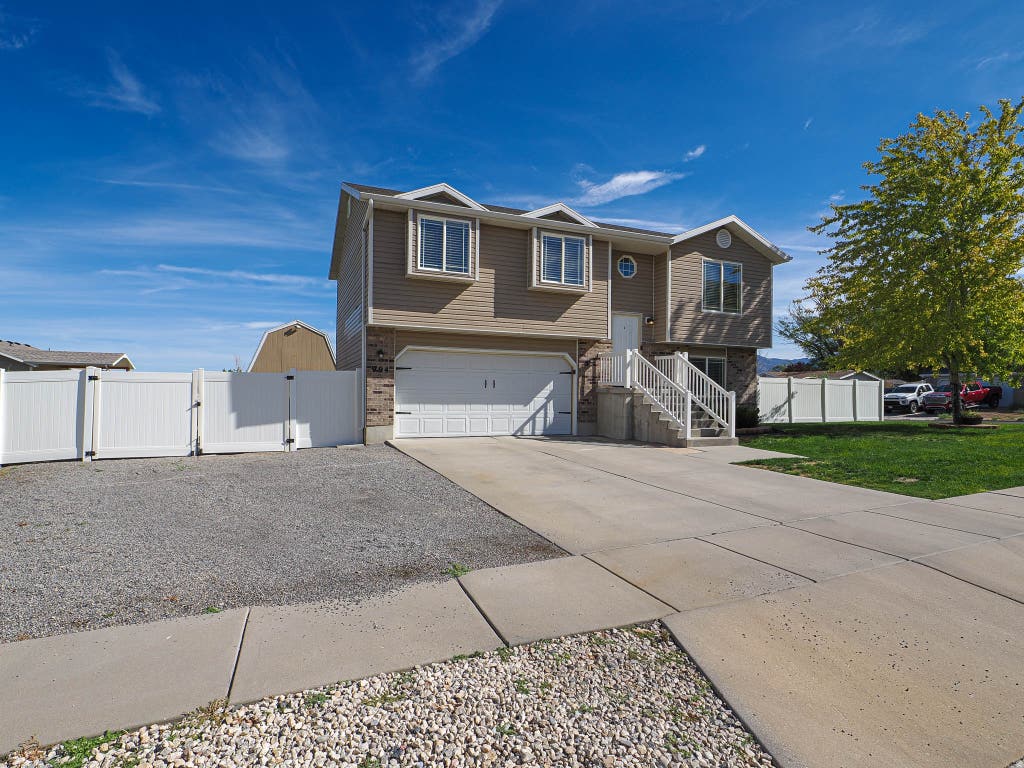 Photo of 994 W 880 S, Tooele, UT 84074 (MLS # 2180878)