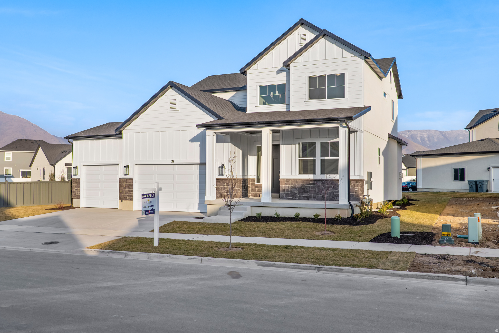 Main image without alt text