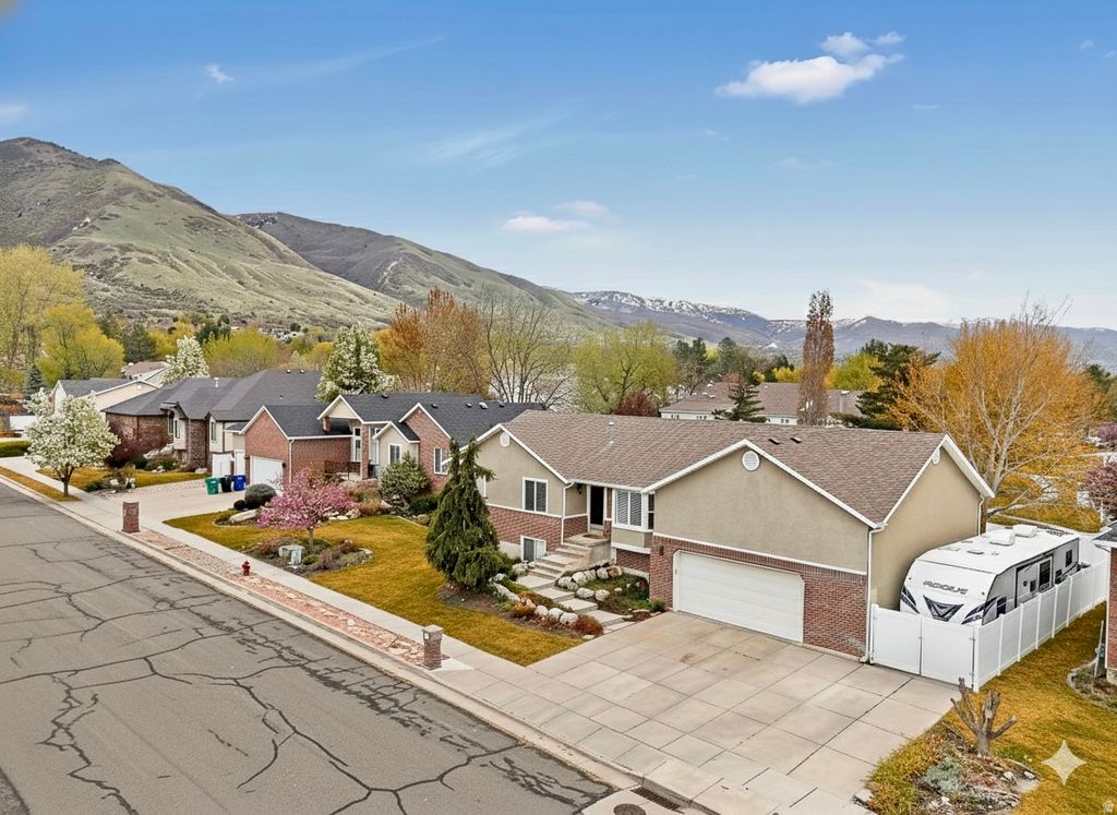 Photo of 147 W 925 N, Centerville, UT 84014 (MLS # 2125140)
