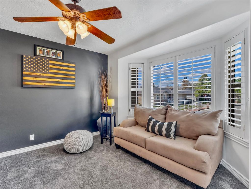 Photo of 147 W 925 N, Centerville, UT 84014 (MLS # 2125140)