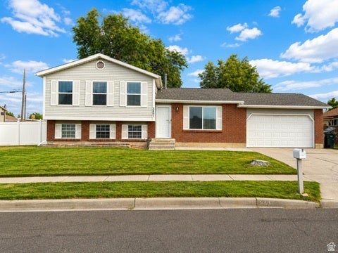 Homes For Sale - 3401 W Sunnybrook Dr<br/> West Valley City, UT 84119