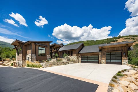 Photo of 178 N OAKWOOD CIR, Springville, UT 84663 (MLS # 2175797)