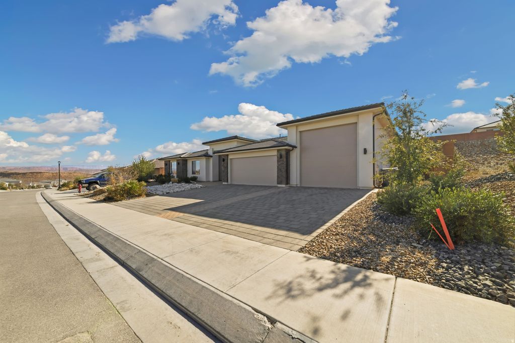 Photo of 2036 E YANT DR, Saint George, UT 84790 (MLS # 2133202)