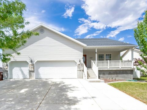 Photo of 2017 E LODGE POLE DR, Eagle Mountain, UT 84005 (MLS # 2091488)