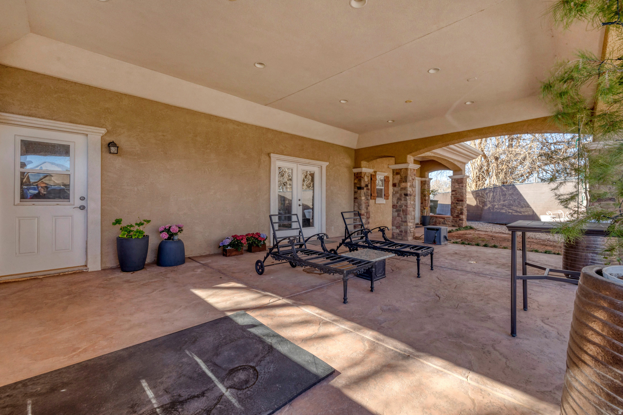 RIVER FRONT EST - Residential