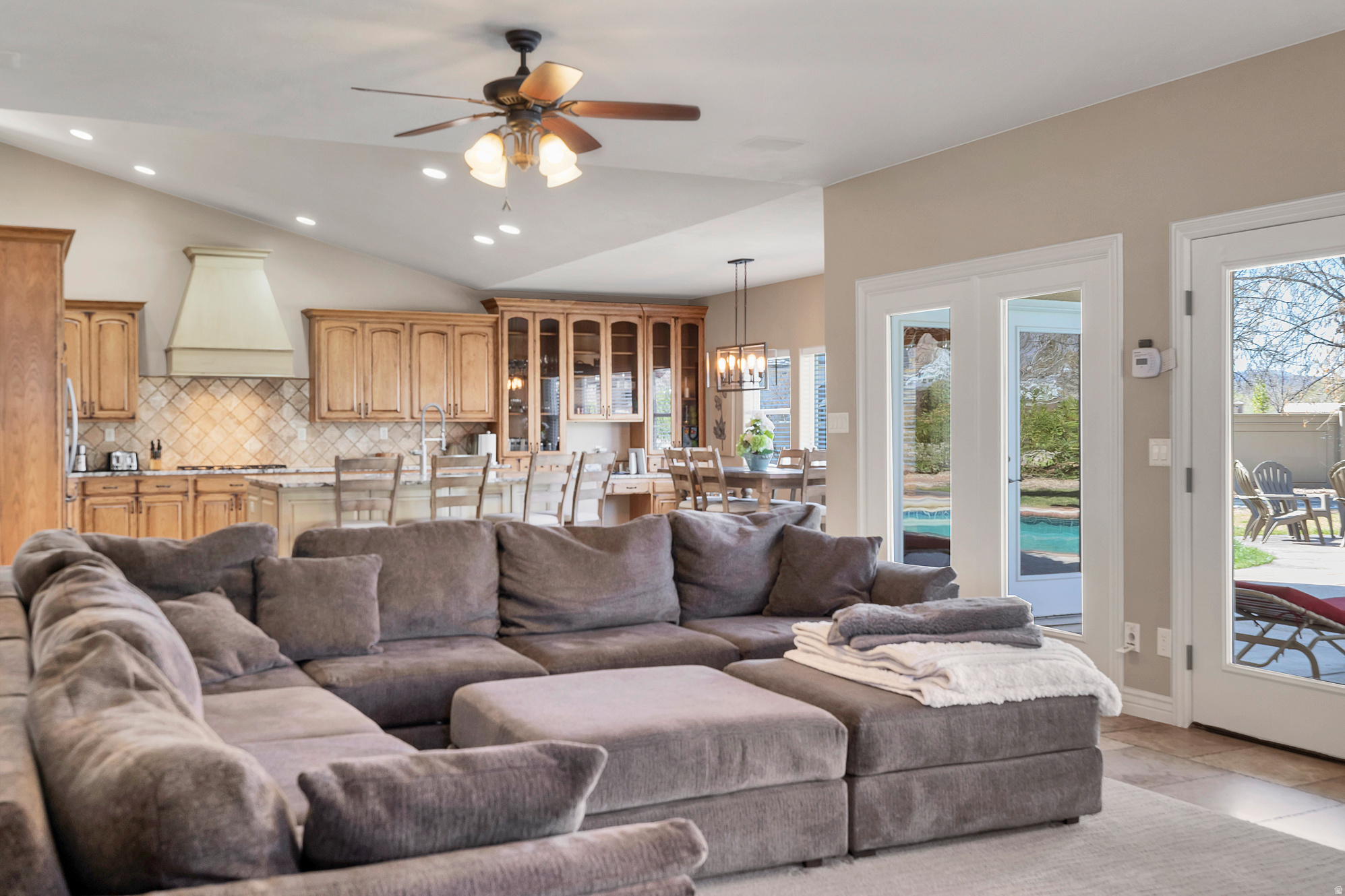 RIVER FRONT EST - Residential