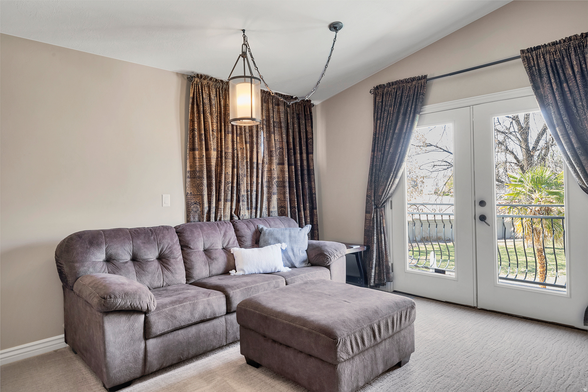 RIVER FRONT EST - Residential