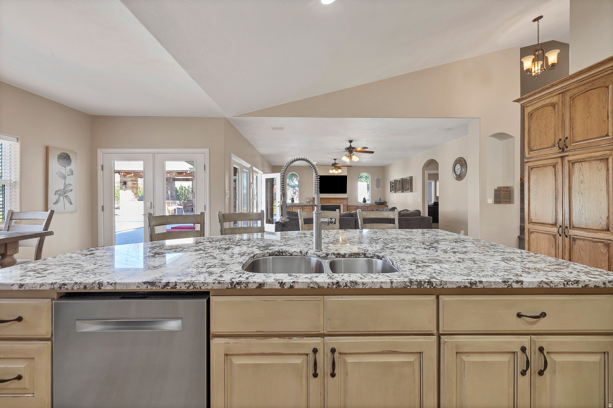 RIVER FRONT EST - Residential