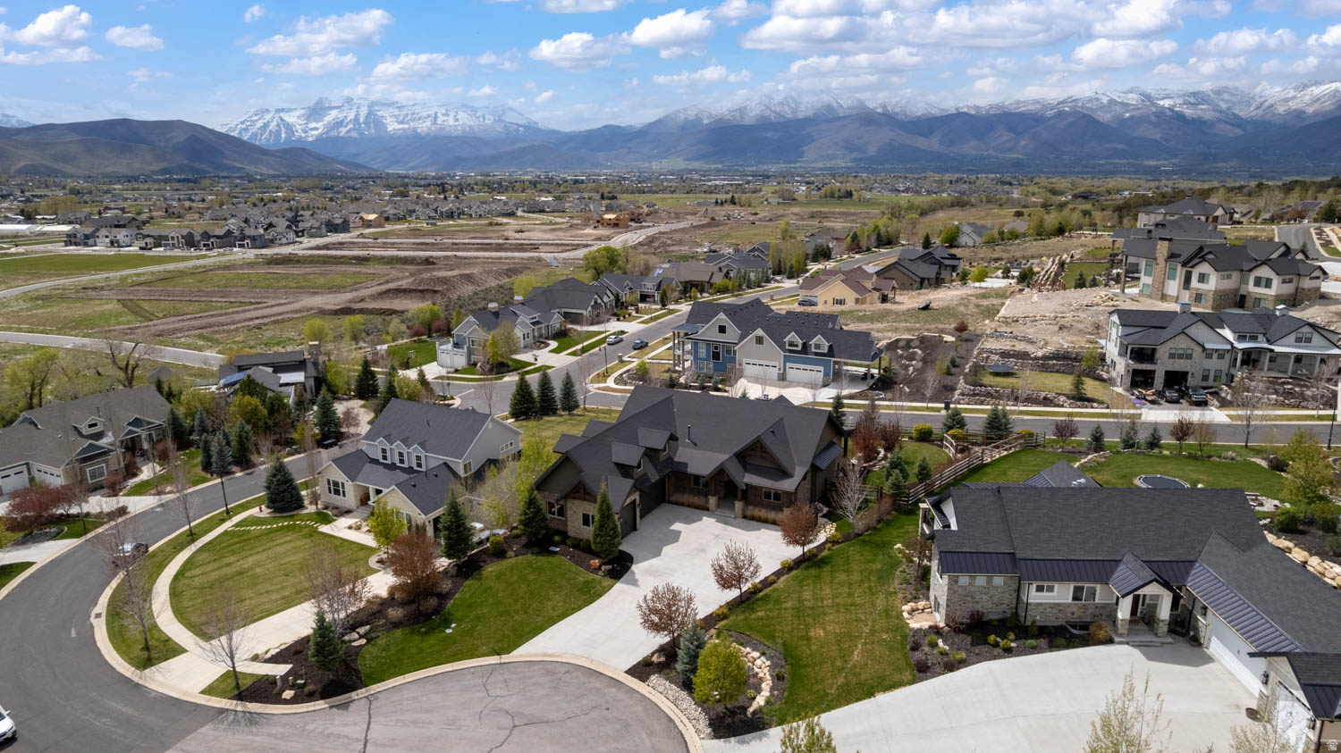 CROSSINGS LAKE CREEK - Residential