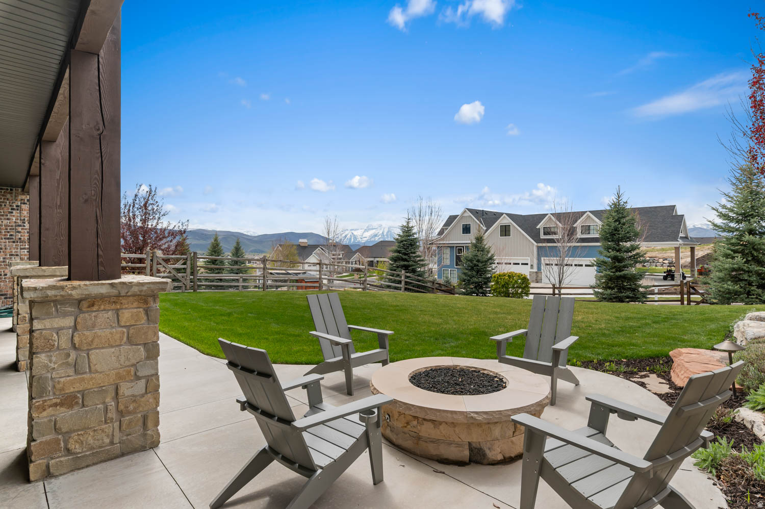 CROSSINGS LAKE CREEK - Residential