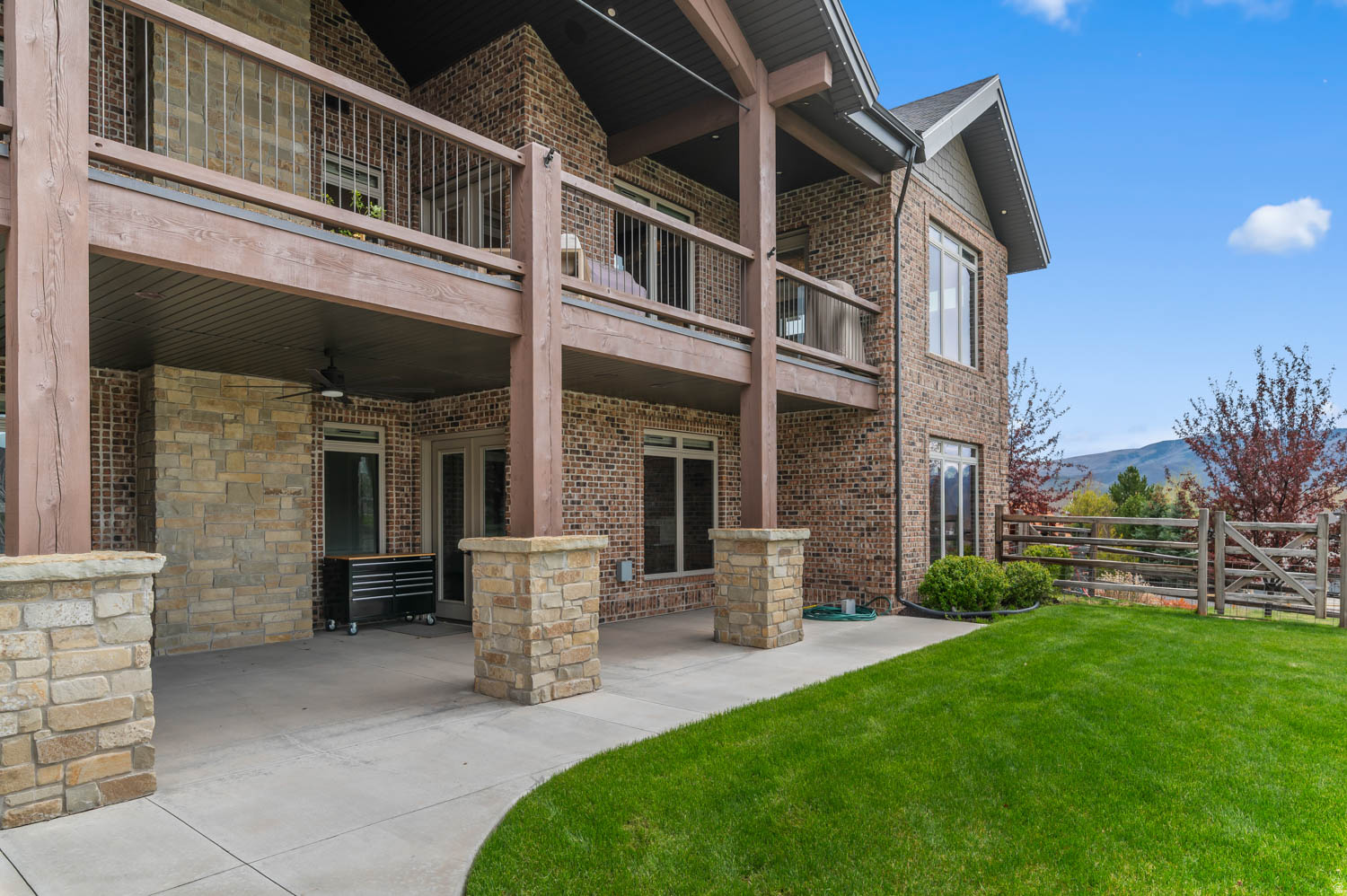 CROSSINGS LAKE CREEK - Residential
