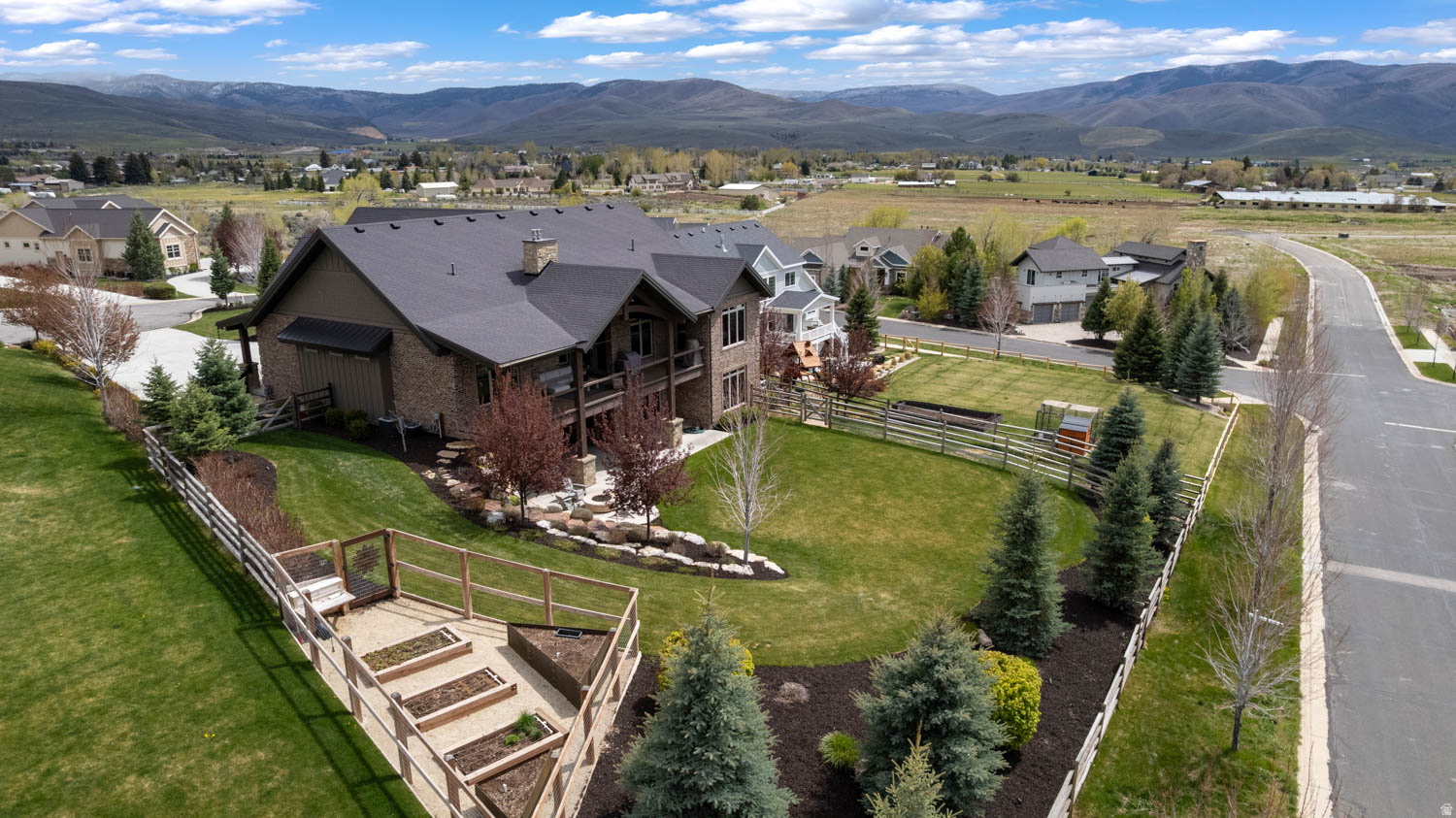CROSSINGS LAKE CREEK - Residential