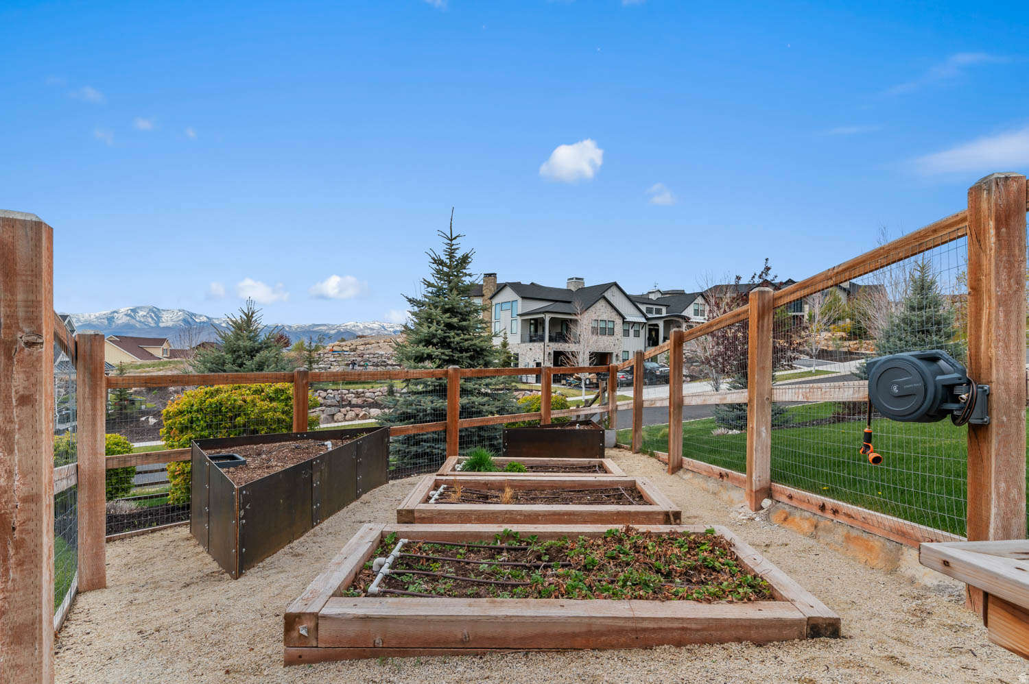 CROSSINGS LAKE CREEK - Residential