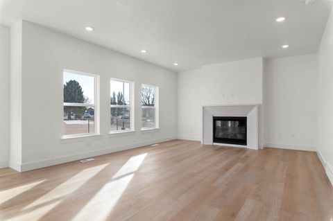 Tiny photo for 2237 E PARKSIDE CIR S, South Ogden, UT 84403 (MLS # 2130955)