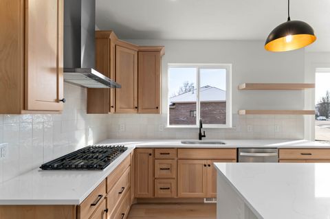 Tiny photo for 2237 E PARKSIDE CIR S, South Ogden, UT 84403 (MLS # 2130955)