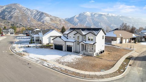 Tiny photo for 2237 E PARKSIDE CIR S, South Ogden, UT 84403 (MLS # 2130955)