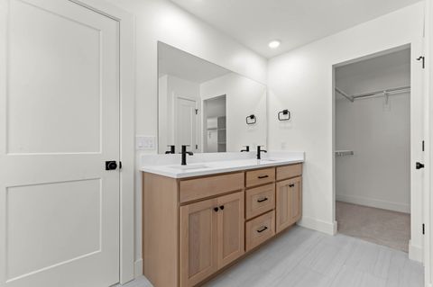 Tiny photo for 2237 E PARKSIDE CIR S, South Ogden, UT 84403 (MLS # 2130955)