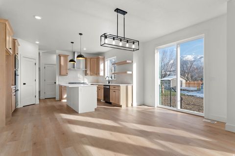 Tiny photo for 2237 E PARKSIDE CIR S, South Ogden, UT 84403 (MLS # 2130955)