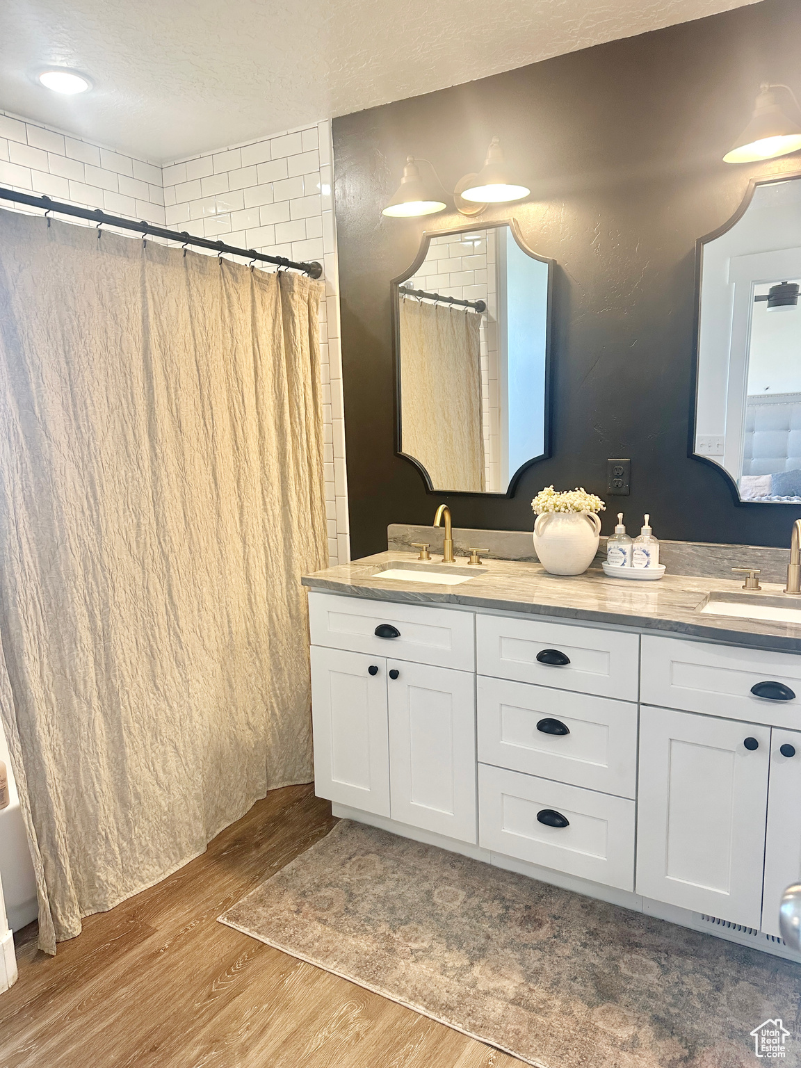 HUNTER HOLLOW SUBDIVISION - Residential