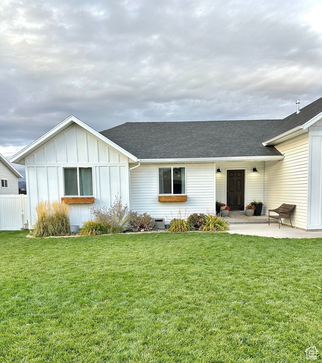 Photo of 335 E 2970 S, Vernal, UT 84078 (MLS # 2119338)